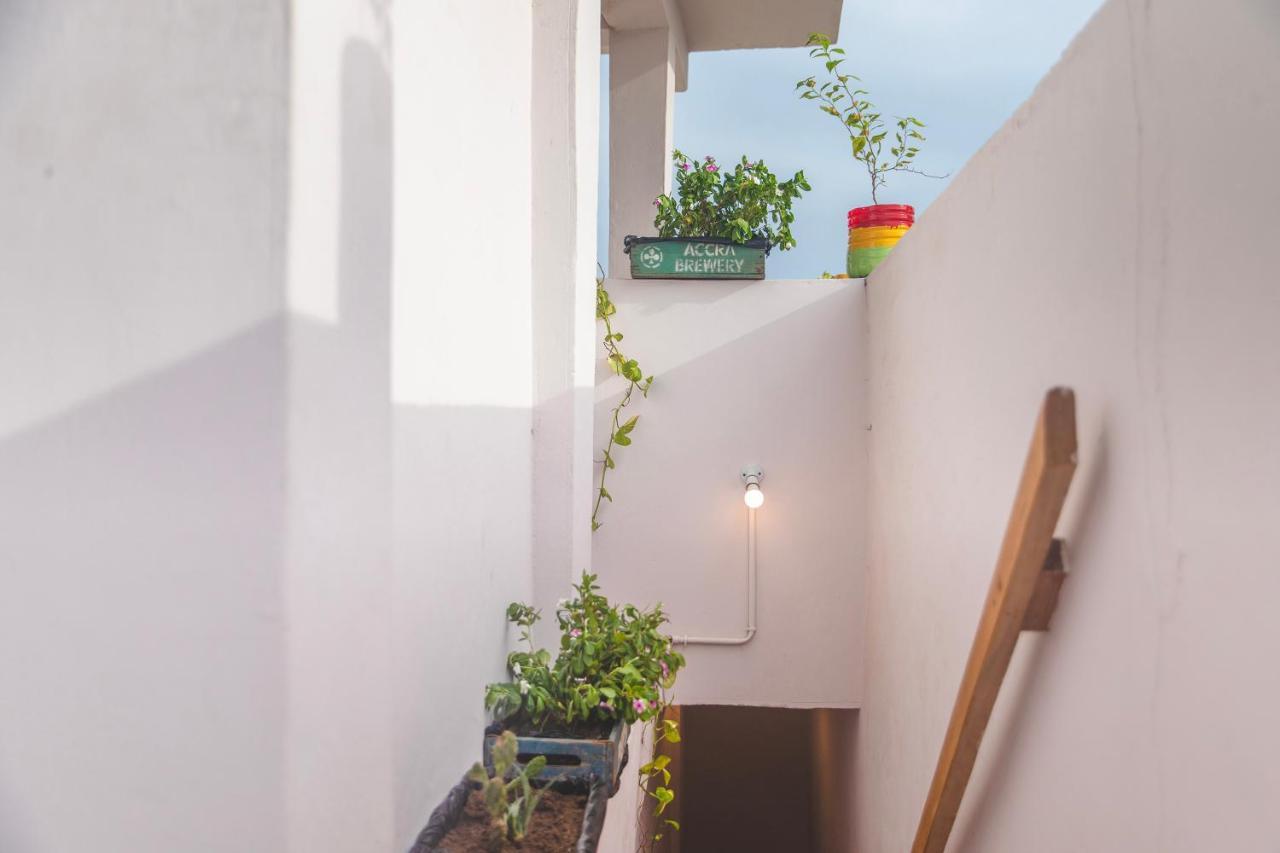 African Vibrations Hostel Osu Аккра Экстерьер фото