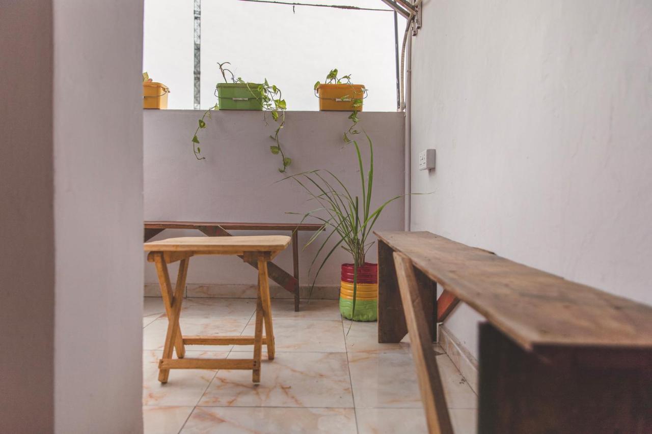 African Vibrations Hostel Osu Аккра Экстерьер фото