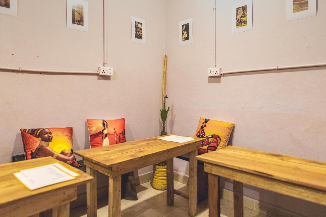 African Vibrations Hostel Osu Аккра Экстерьер фото